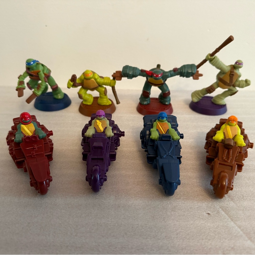 Vintage 2012 Teenage Mutant Ninja Turtles Happy Meal Toys Set of 8